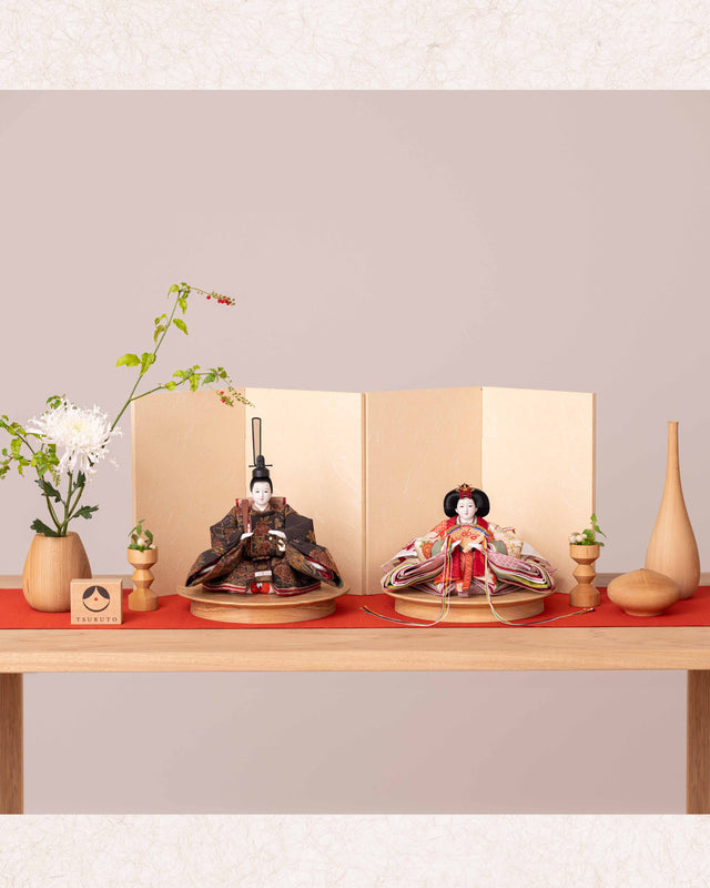 【し - 赤の牡丹、焦茶に四季の調】