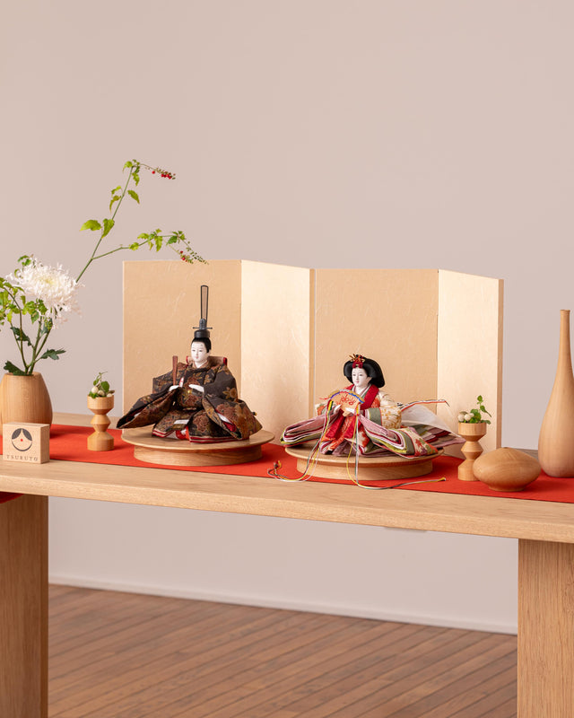 【し - 赤の牡丹、焦茶に四季の調】