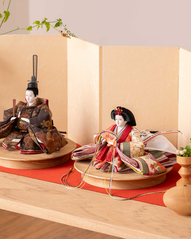 【し - 赤の牡丹、焦茶に四季の調】