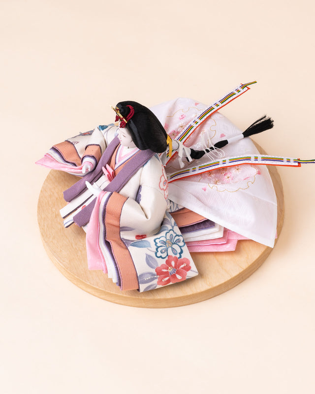 【せ - 椿に雫、笹重ね】