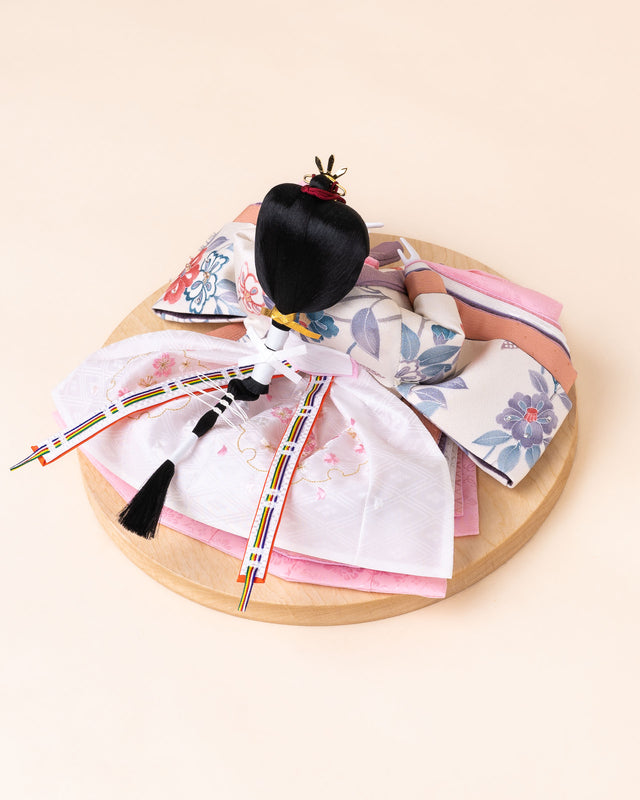 【せ - 椿に雫、笹重ね】