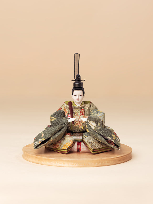 【て - 紅白の牡丹、苔色に桜散らし】