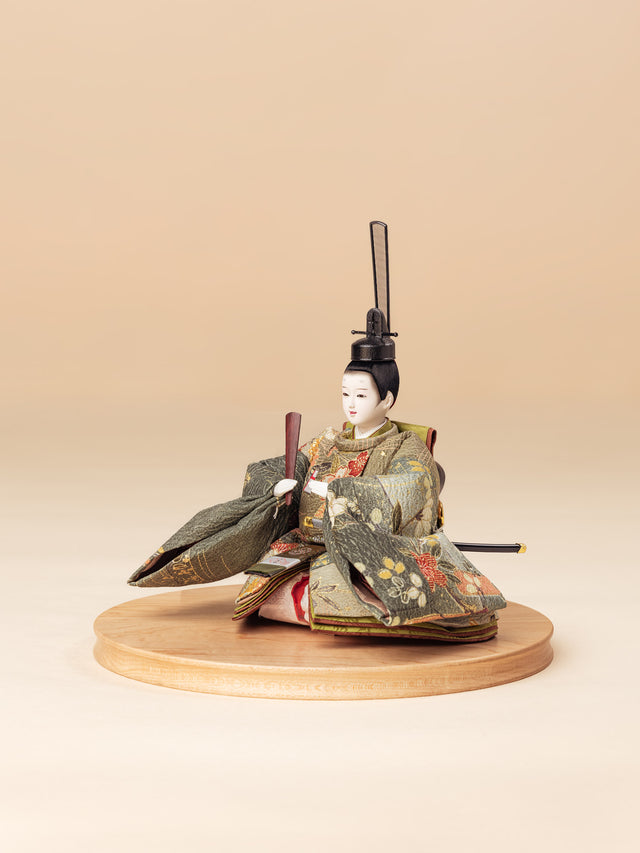 【て - 紅白の牡丹、苔色に桜散らし】