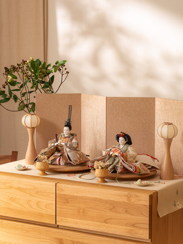 【と - きなりの更紗、茶に白桜】の5点・ひな飾り