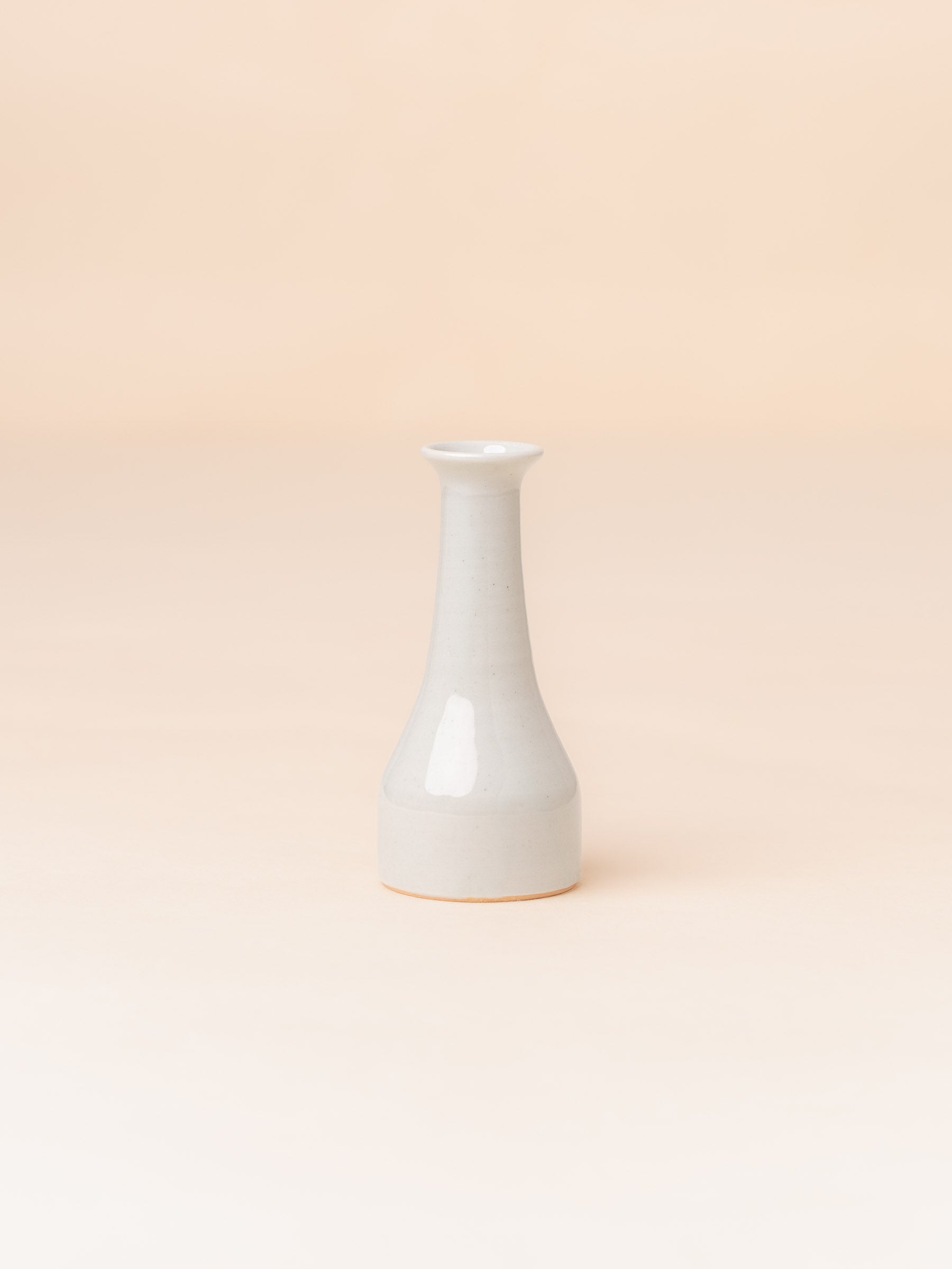 淡いブルーグレーの花器 – TSURUTO