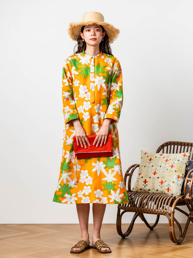 陽気に桜と紅葉