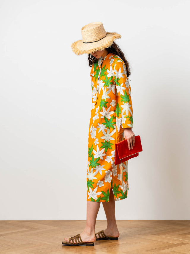 陽気に桜と紅葉