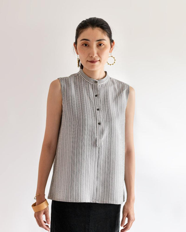 コチのノースリーブブラウス