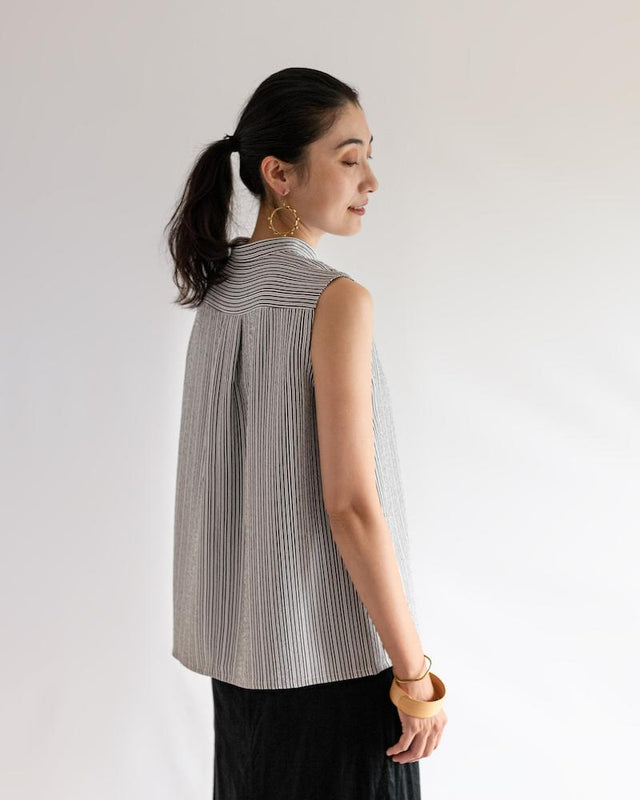 コチのノースリーブブラウス