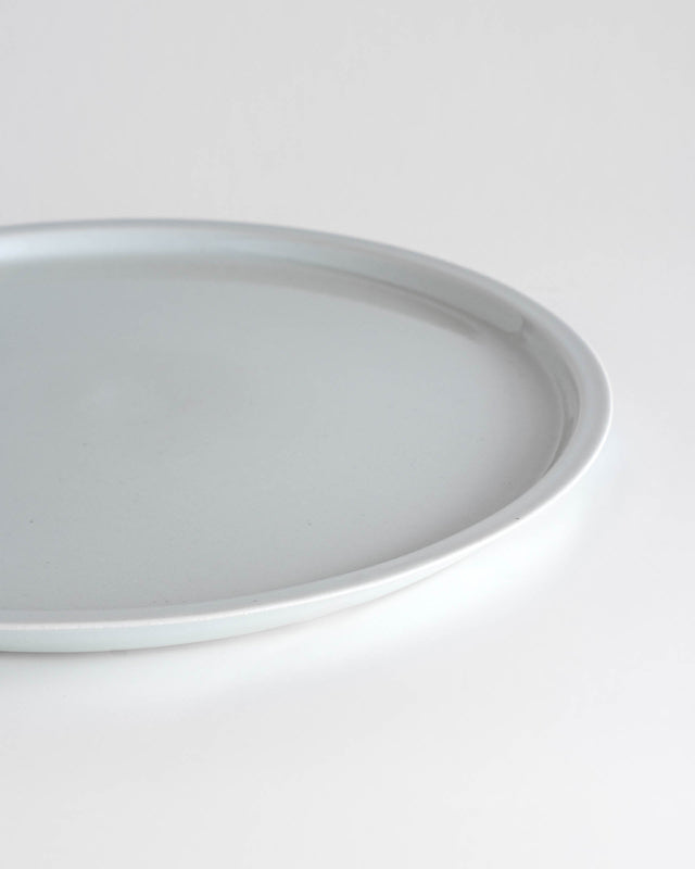 淡いブルーグレー陶器のプレート(2枚1組)陶器作家:こいずみみゆき