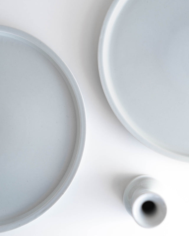 淡いブルーグレー陶器のプレート(2枚1組)陶器作家:こいずみみゆき