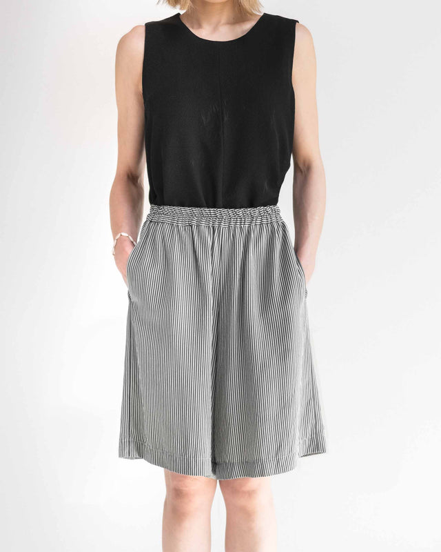 イージーハーフパンツ