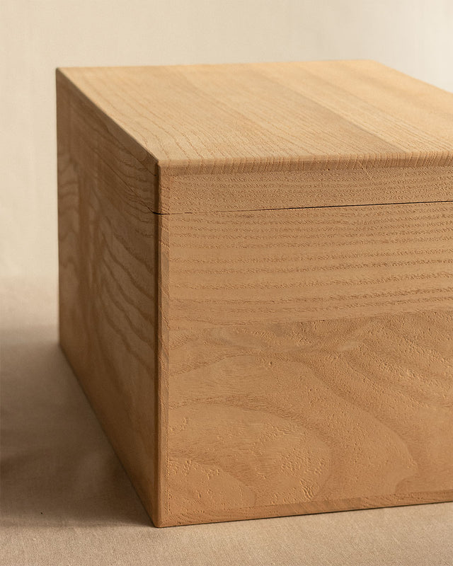職人による、Slow made の桐箱