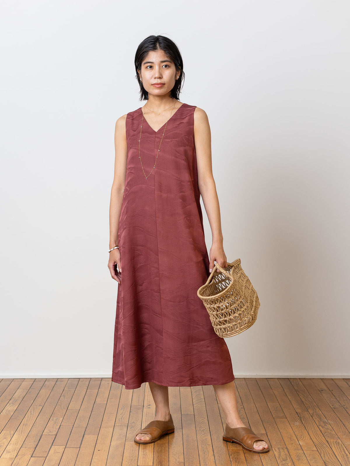 Tsuki sleeveless dressの着用イメージ（モデル：164cm・Mサイズ）