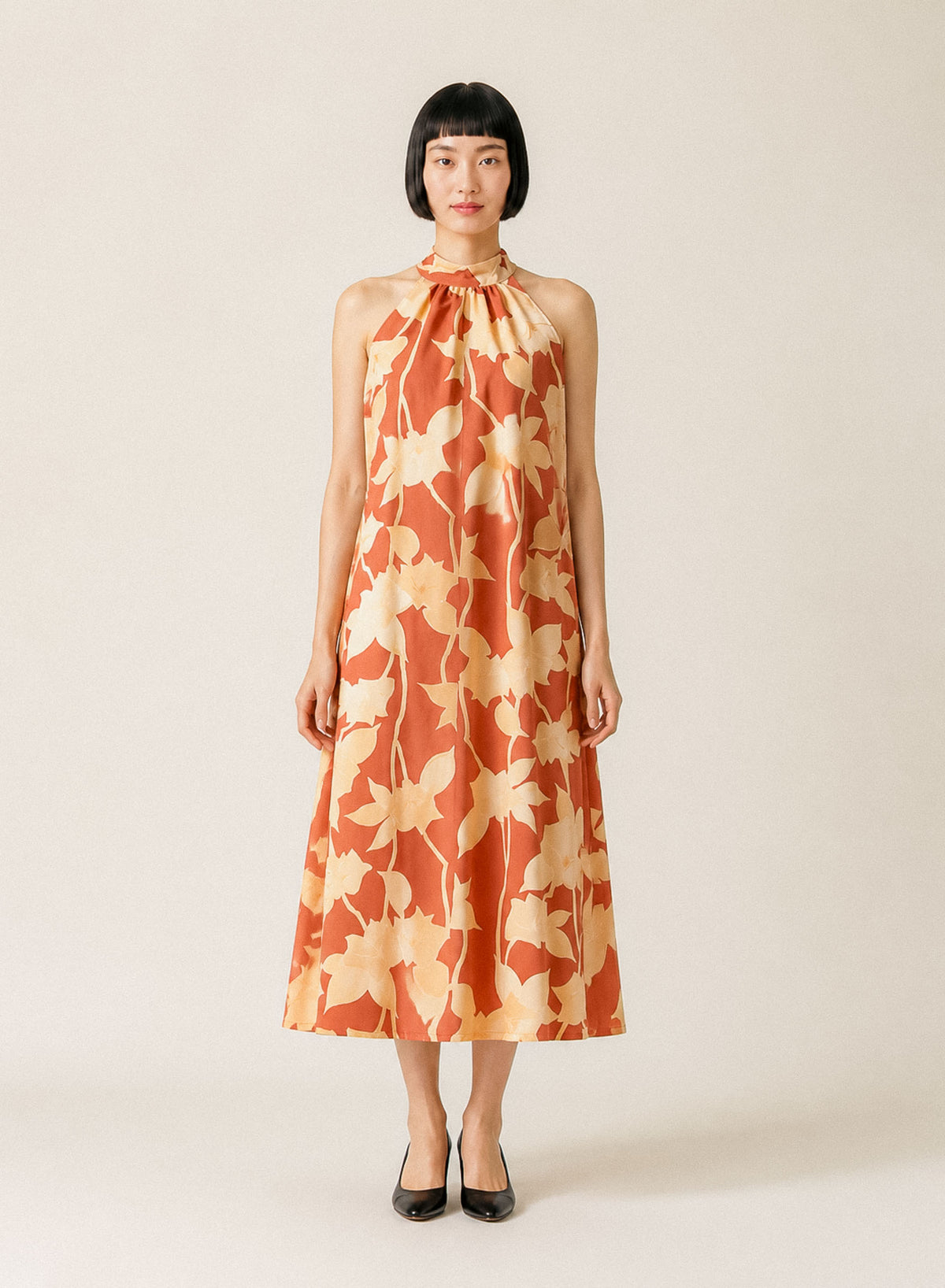 Furinso halterneck dressの着用イメージ（モデル：164cm）
