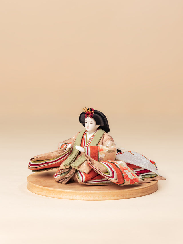 【て - 紅白の牡丹、苔色に桜散らし】