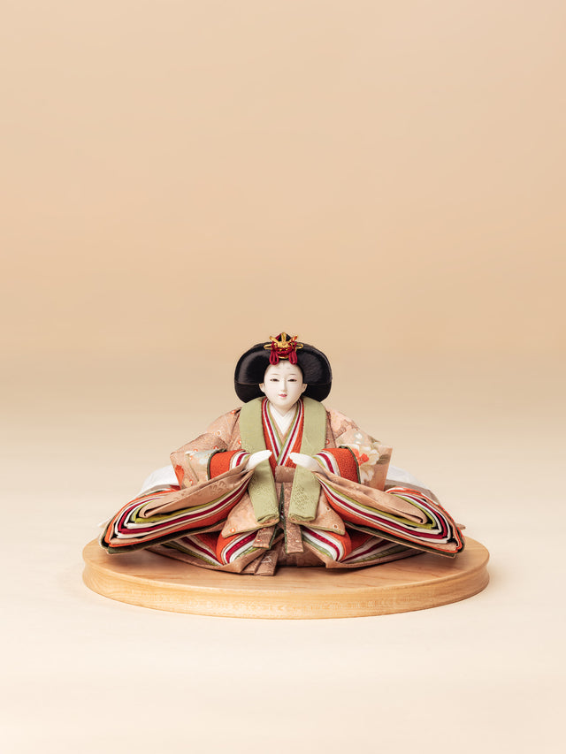 【て - 紅白の牡丹、苔色に桜散らし】