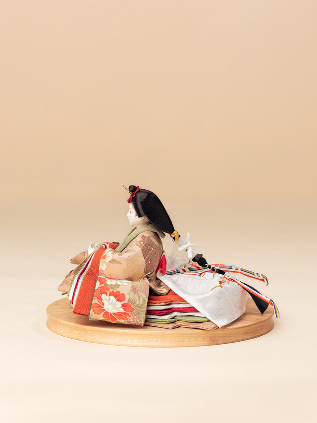 【て - 紅白の牡丹、苔色に桜散らし】