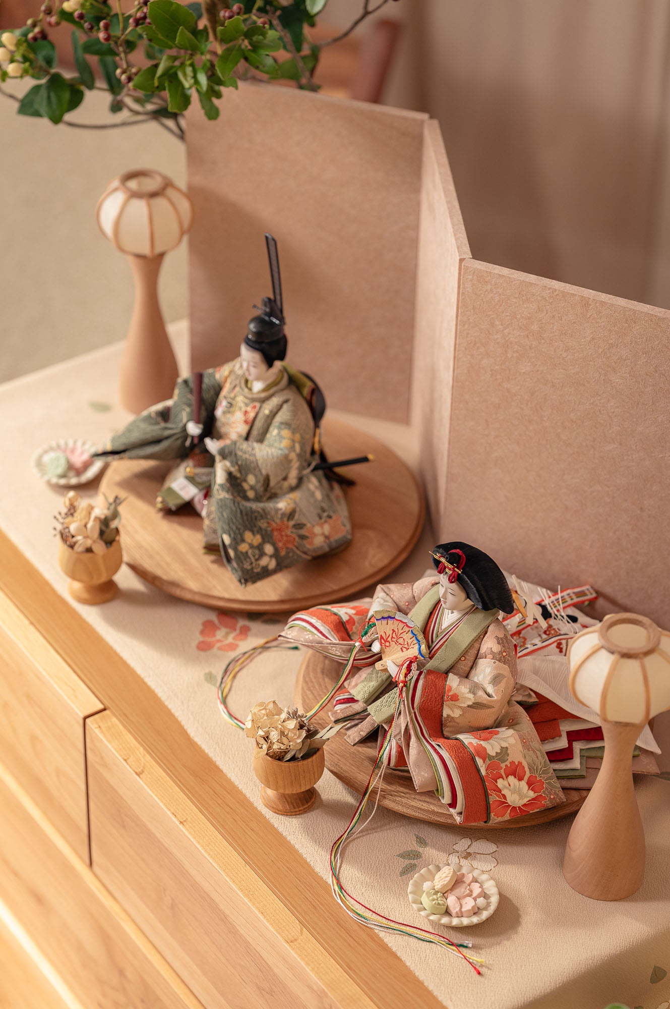 お雛さまとお飾りのコーディネート｜つるとひな