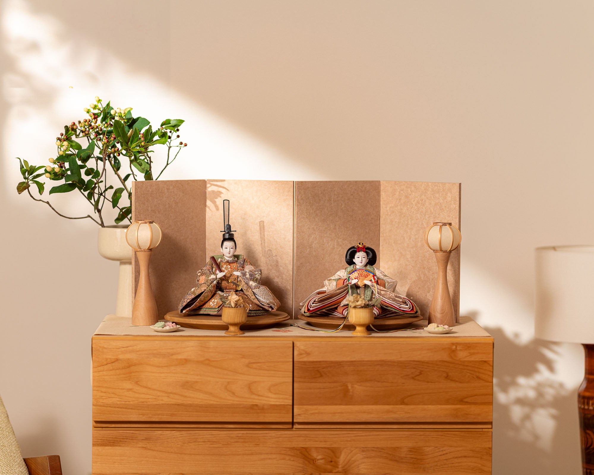 信楽焼 屋内灯 火色なごみ 高さ４６cm と - きなりの更紗、茶に白桜】 – TSURUTO