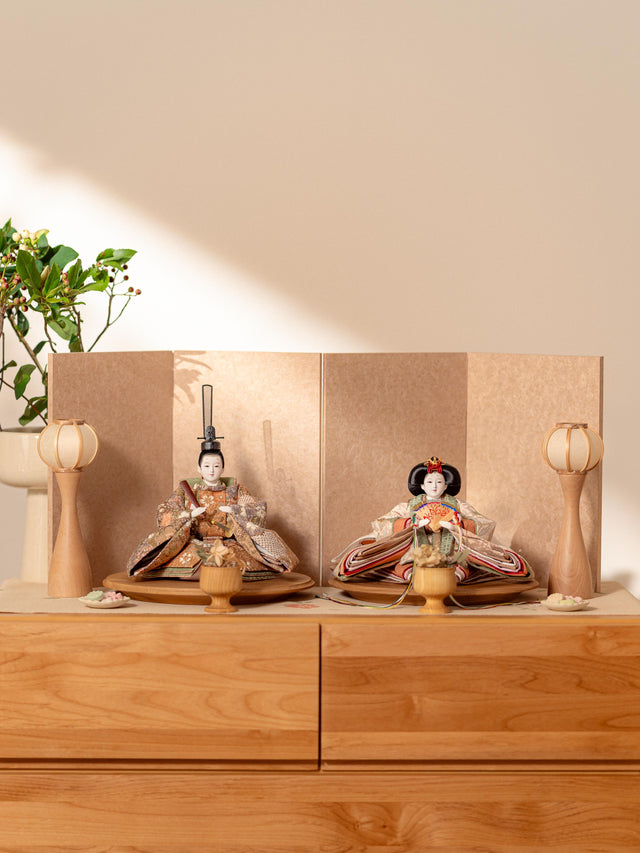 【と - きなりの更紗、茶に白桜】の5点・ひな飾り