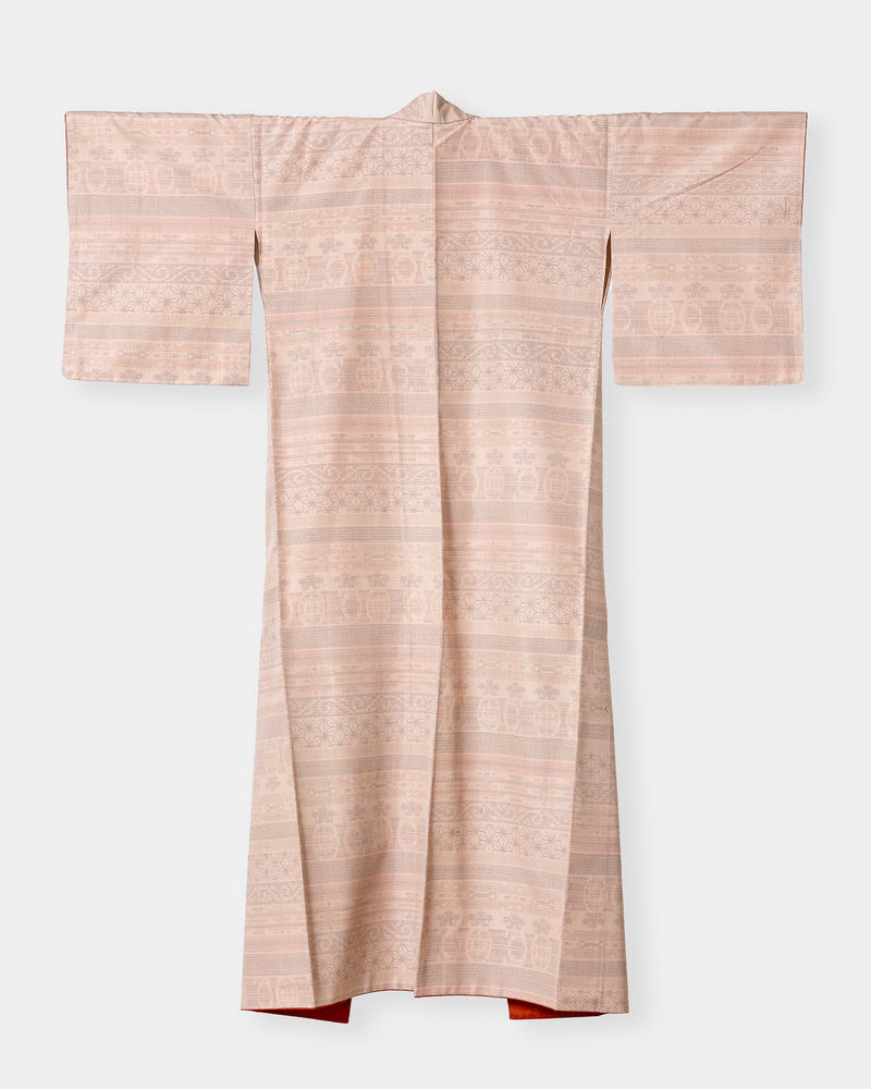 淡い色調の大島紬を「茶ボタンドレス」にリメイク：着物画像（Before）