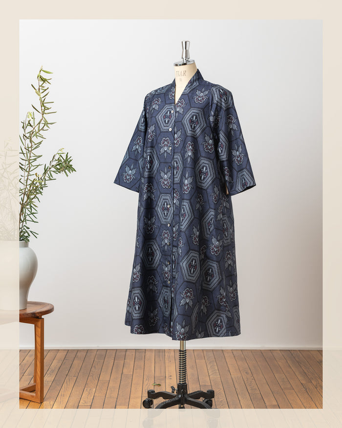 大島紬を「茶ボタンドレス」にリメイク：洋服画像（After）