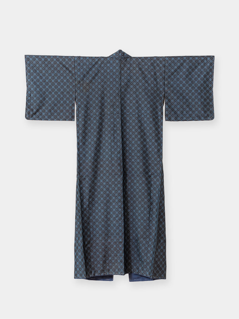 大島紬を「ハクロドレス」にリメイク：着物画像（Before）