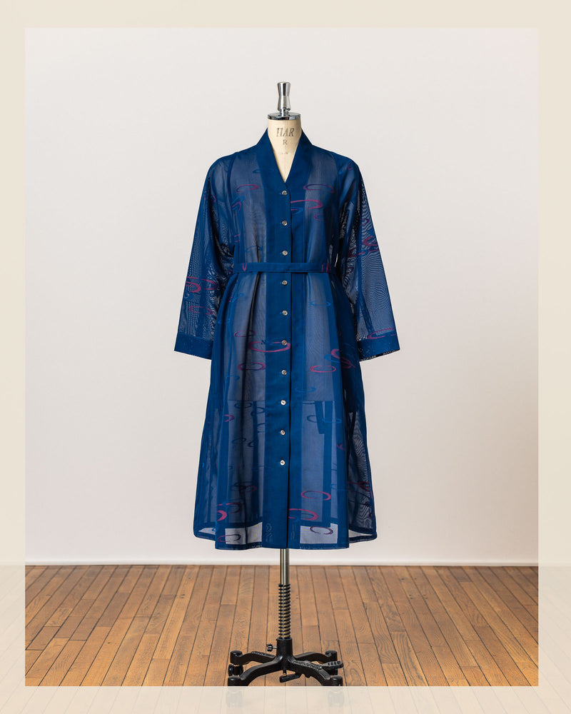 紺地の絽・紗を「茶ボタンドレス」にリメイク：洋服画像（After）